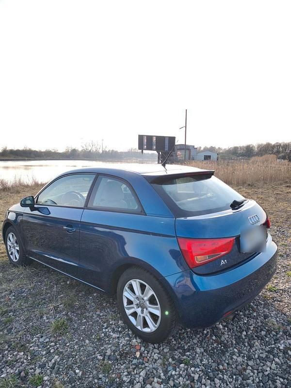 Gebraucht Audi A1 Ambition 105 PS (77 kW) 2010 Blau Kleinwagen