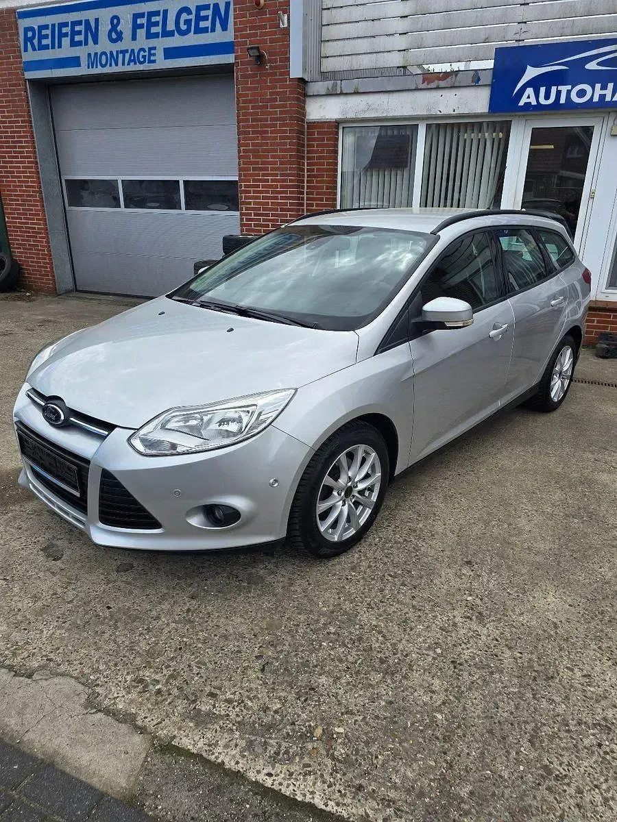 Gebraucht Ford Focus Trend 105 PS (77 kW) 2014 Silber Kombi