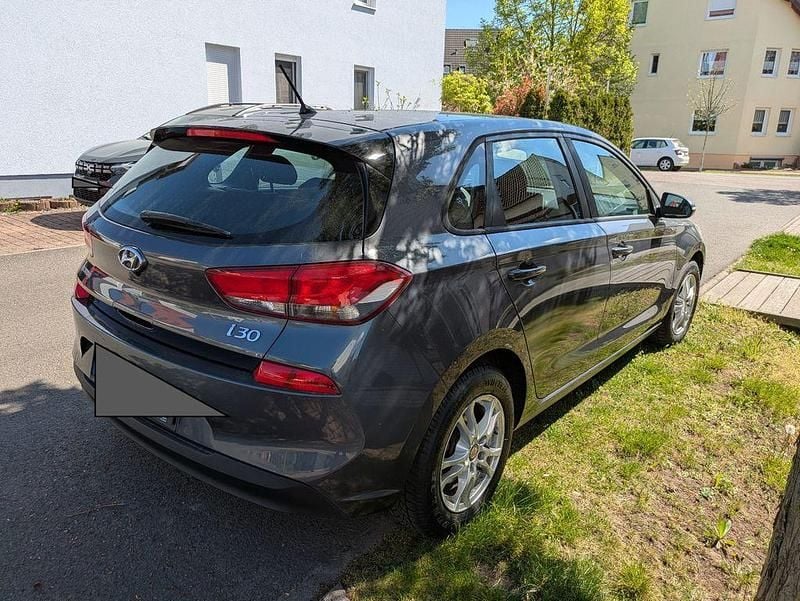 Second-hand Hyundai i30 Select 120 CP (88 kW) 2017 Negru Berlinǎ