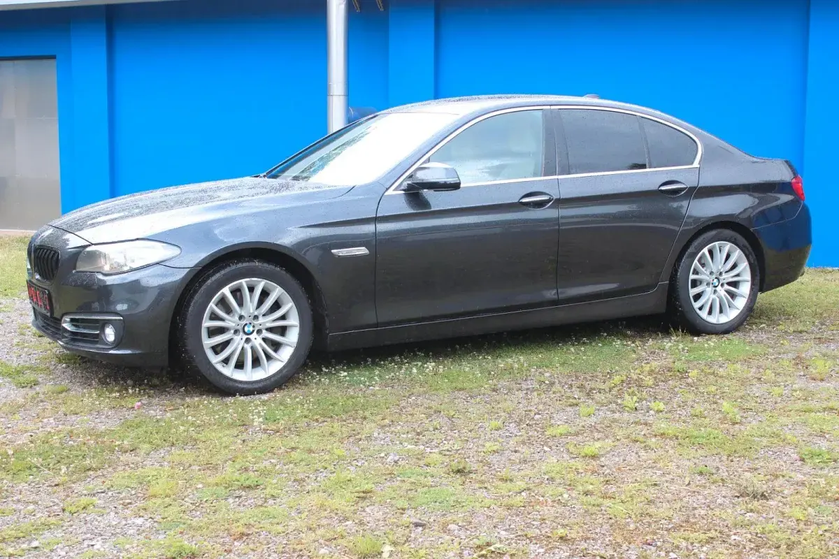 Gebraucht BMW 525 Luxury Line 218 PS (160 kW) 2014 Grau Limousine