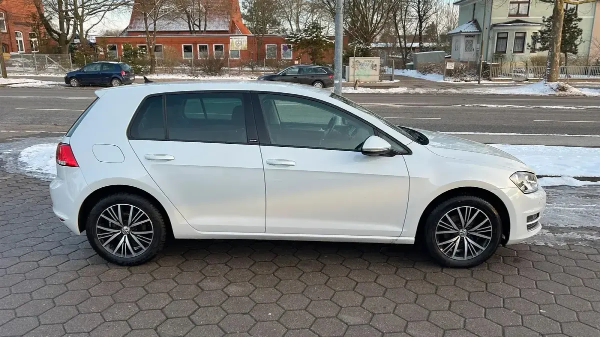 Gebraucht VW Golf VII Allstar 110 PS (80 kW) 2017 Weiß Coupé