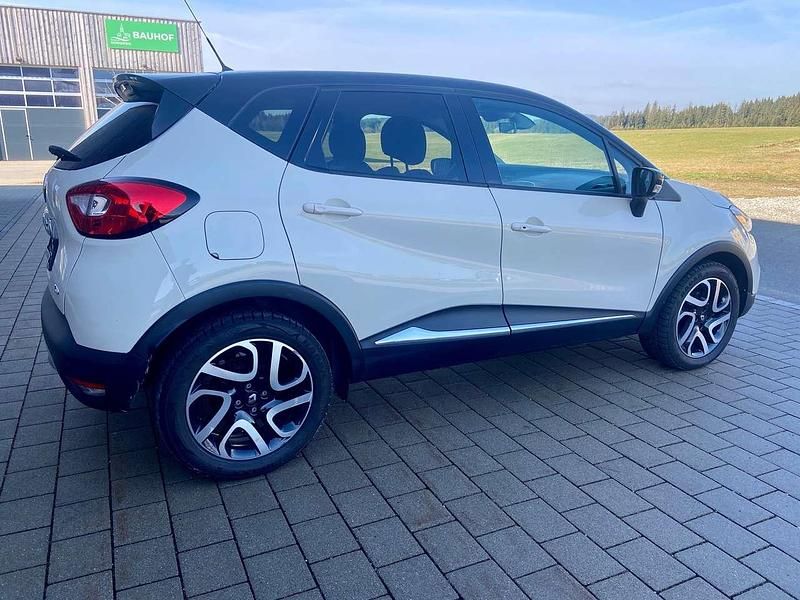 Gebraucht Renault Captur 120 PS (88 kW) 2015 Elfenbein d16 + schwarz gne SUV