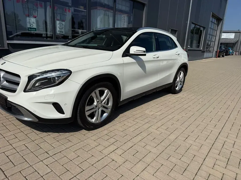 Gebraucht Mercedes GLA180 122 PS (89 kW) 2016 Weiß SUV