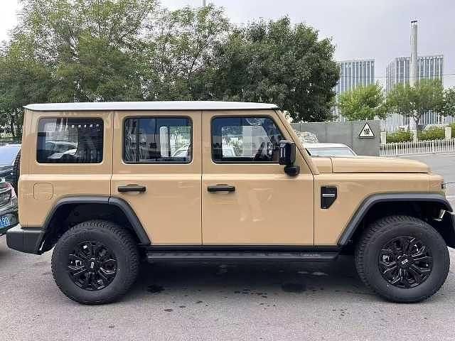 Neu BAW 212 166 PS (122 kW) 2026 Beige SUV