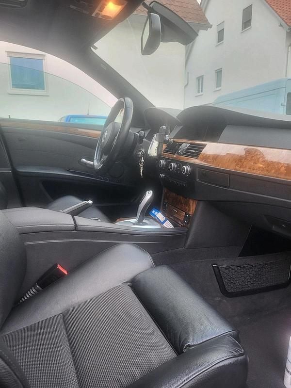 Gebraucht BMW 525 197 PS (144 kW) 2008 Blau Limousine