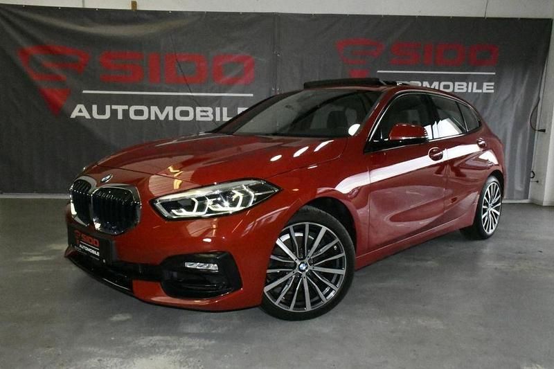Rot Gebraucht 2020 BMW 118 Sport Line Kleinwagen | 23.480 € (Etwas zu teuer) - Bild 1/4