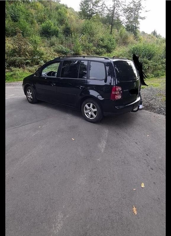 Schwarz Gebraucht 2005 VW Touran Van / Kleinbus | 2.200 € (Fairer Preis) - Bild 1/4