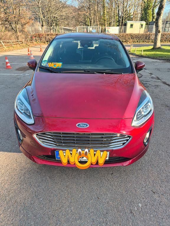 Gebraucht Ford Fiesta Titanium 101 PS (74 kW) 2018 Rot Limousine