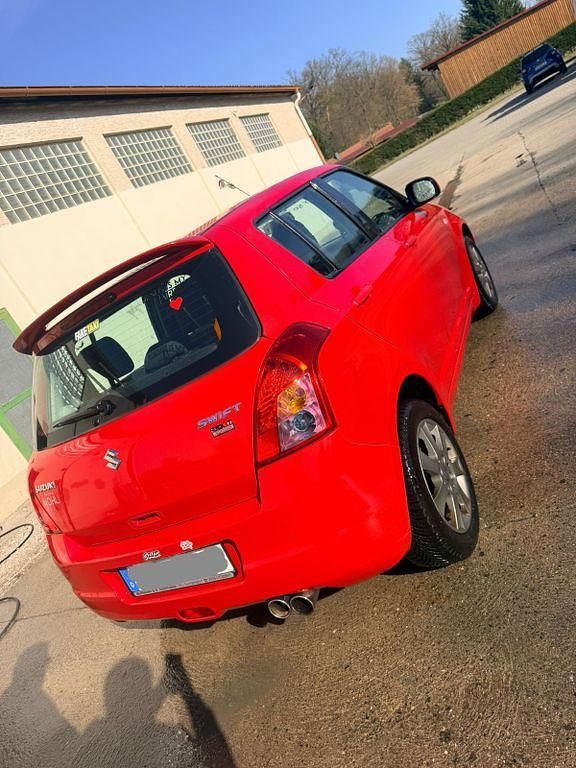 Gebraucht Suzuki Swift 92 PS (67 kW) 2010 Rot Kleinwagen