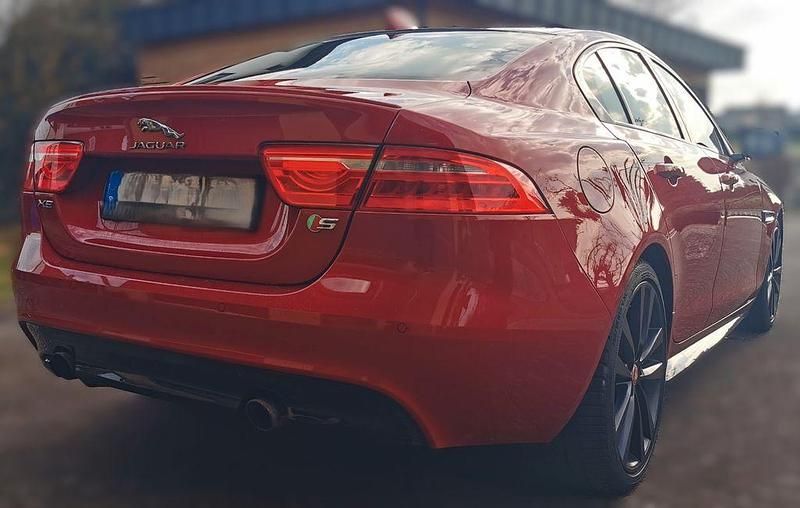 Gebraucht Jaguar XE S 340 PS (250 kW) 2016 Rot Limousine