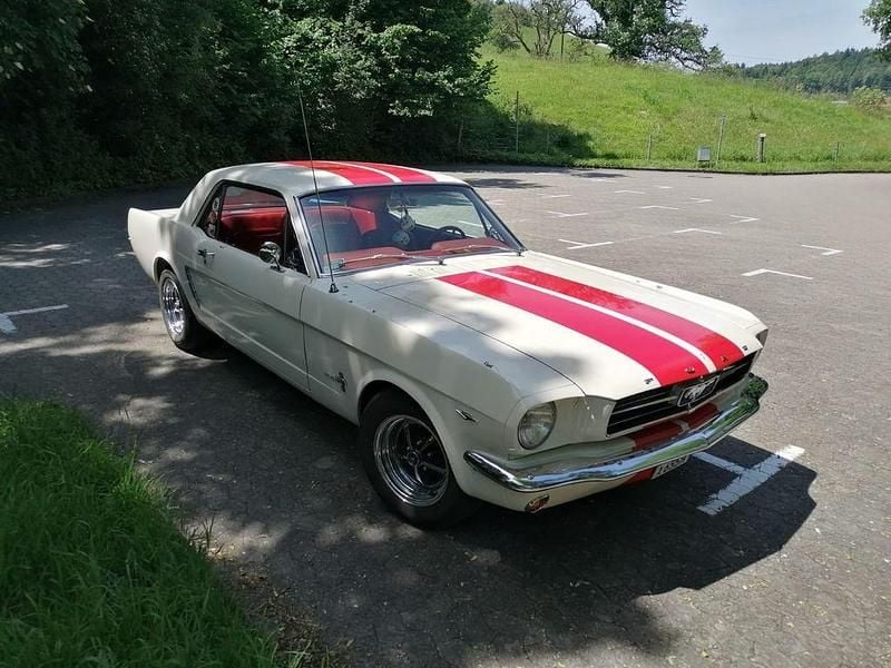Beige Gebraucht 1965 Ford Mustang Limousine | 34.000 € - Bild 1/4