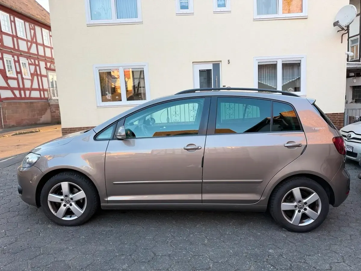 Gebraucht VW Golf Plus Cross Team 105 PS (77 kW) 2010 Braun Limousine