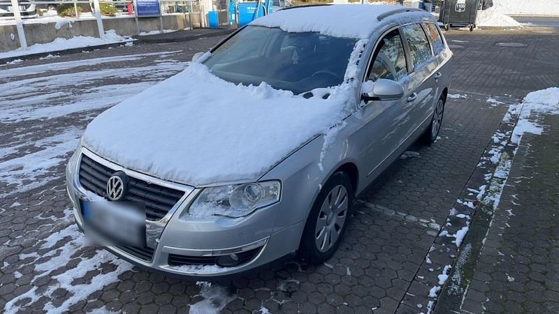 Silber Gebraucht 2010 VW Passat Kombi | 2.200 € (Guter Preis) - Bild 1/4