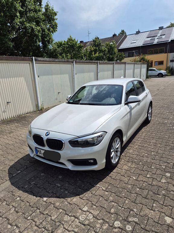 Weiß Gebraucht 2017 BMW 118 Advantage Kleinwagen | 14.765 € (Fairer Preis) - Bild 1/4