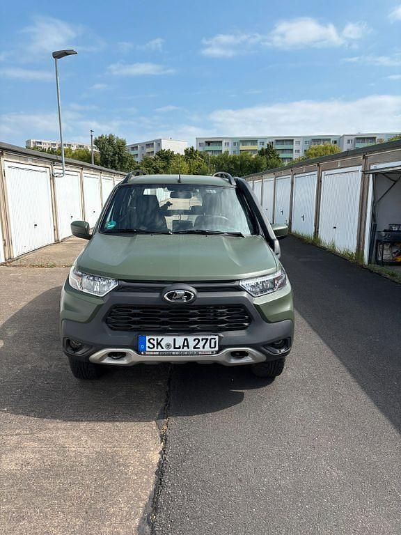 Grün Gebraucht 2022 Lada niva SUV | 19.000 € (Fairer Preis) - Bild 1/4