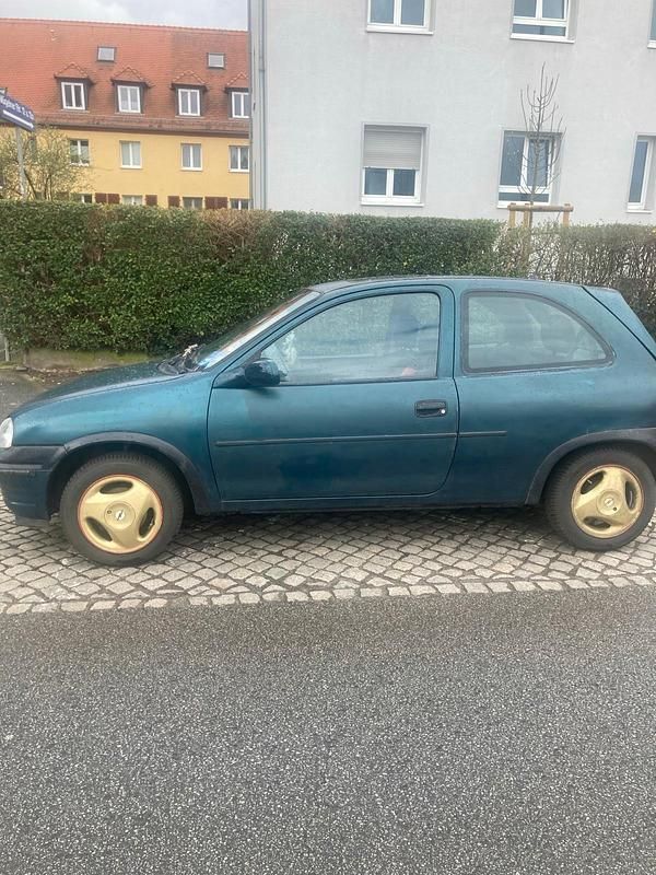 Grün Gebraucht 1996 Opel Corsa Kleinwagen | 650 € (Fairer Preis) - Bild 1/4