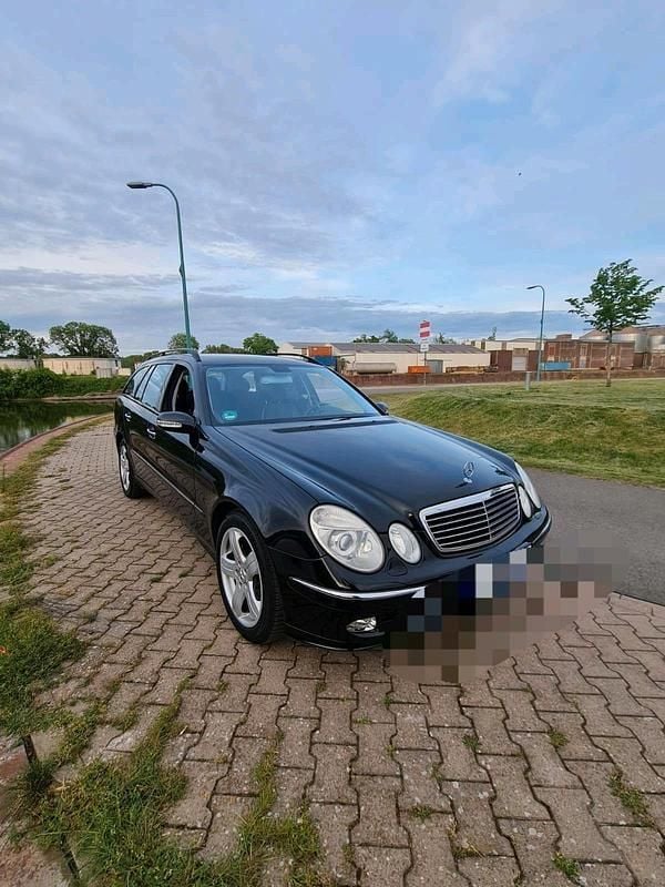 Schwarz Gebraucht 2003 Mercedes E270 Avantgarde Kombi | 3.290 € (Fairer Preis) - Bild 1/4
