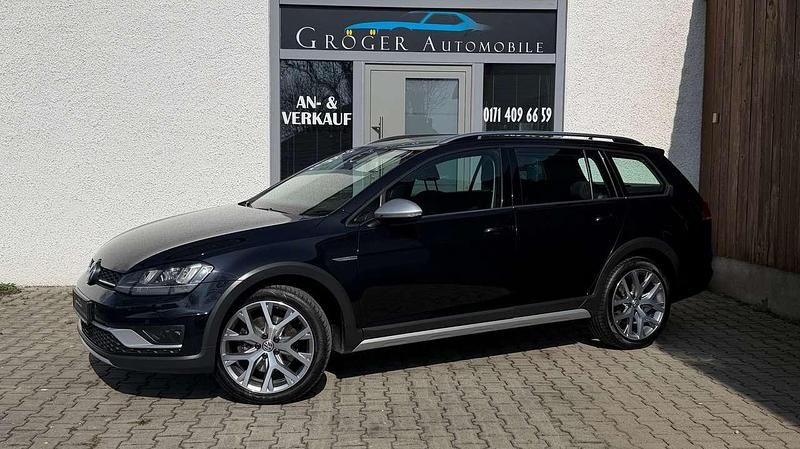 Gebraucht VW Golf VII Basis 179 PS (131 kW) 2016 Deep black perleffekt Kombi