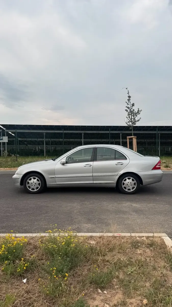 Gebraucht Mercedes C200 163 PS (119 kW) 2003 Silber Limousine