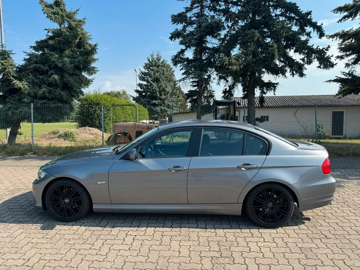 Gebraucht BMW 320 170 PS (125 kW) 2010 Grau Limousine