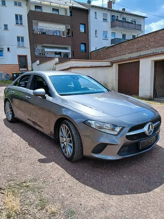 Gebraucht Mercedes A200 163 PS (119 kW) 2023 Grau Limousine