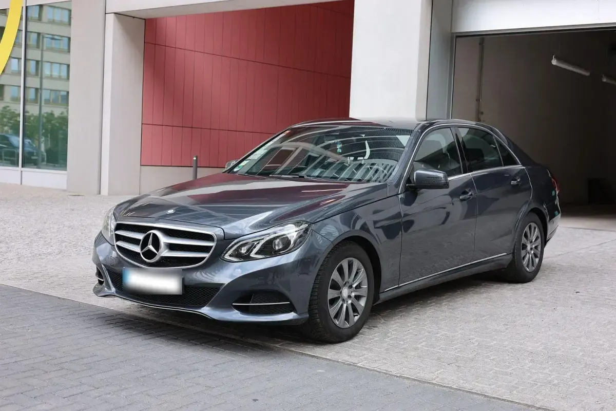 Gebraucht Mercedes E220 170 PS (125 kW) 2015 Grau Limousine