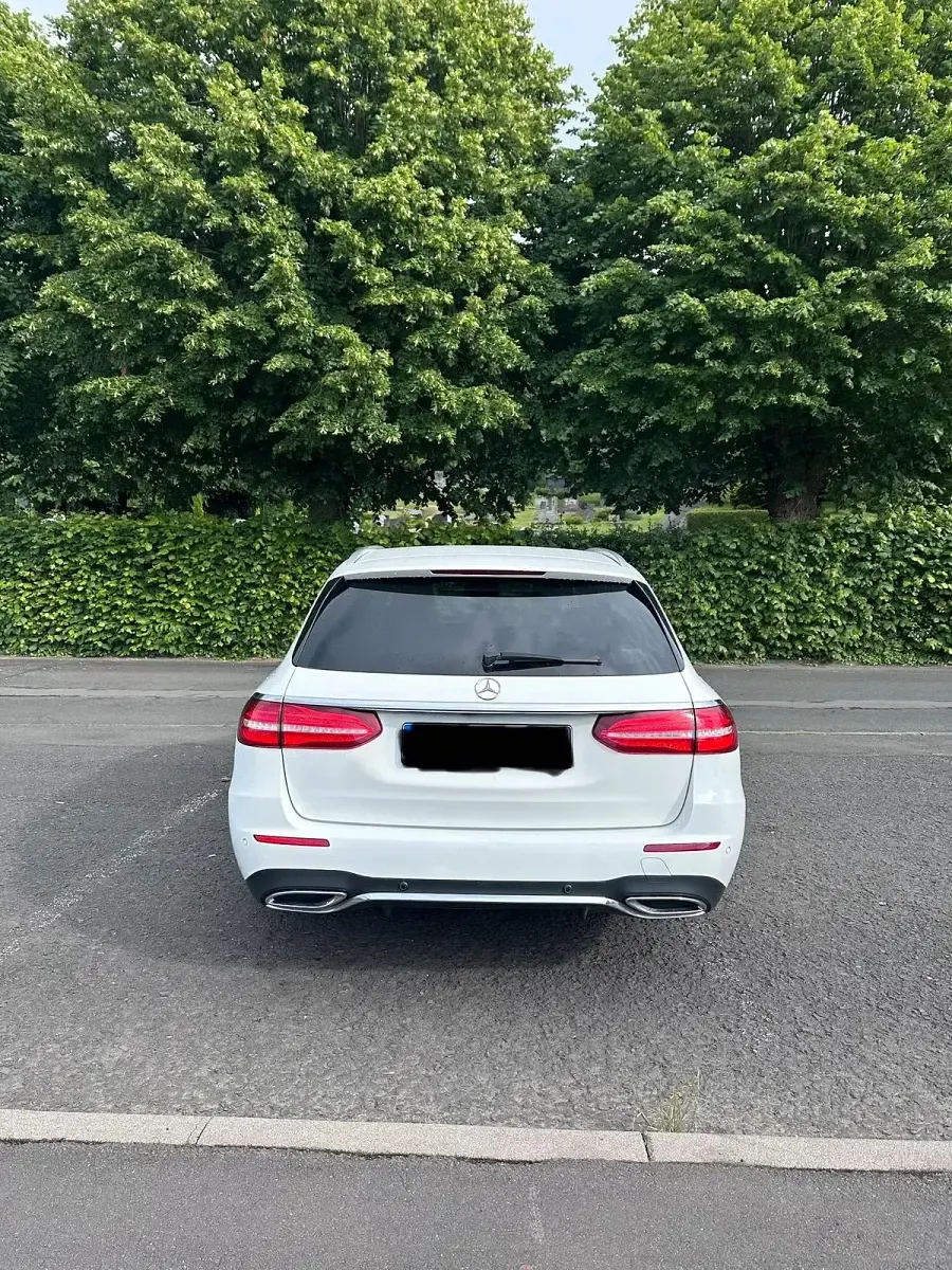 Gebraucht Mercedes E220 AMG 194 PS (142 kW) 2017 Weiß Kombi