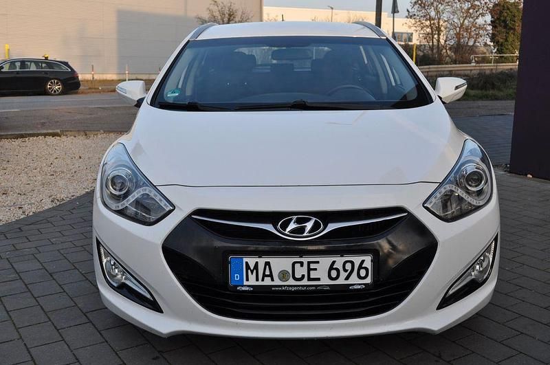 Gebraucht Hyundai i40 Edition 136 PS (100 kW) 2014 Weiß Kombi