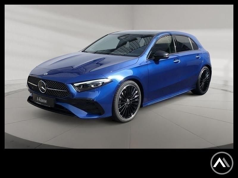 Metalliclack spektralblau Gebraucht 2024 Mercedes A200 Night Limousine | 36.189 € (Teuer) - Bild 1/4