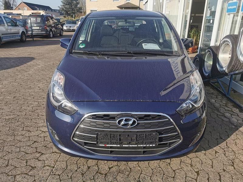 Gebraucht Hyundai i20 125 PS (91 kW) 2019 Blau Van / Kleinbus