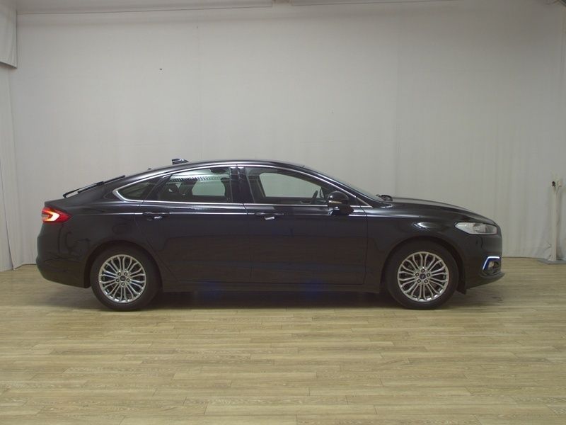 Schwarz Gebraucht 2021 Ford Mondeo Titanium Limousine | 15.980 € (Guter Preis) - Bild 1/4