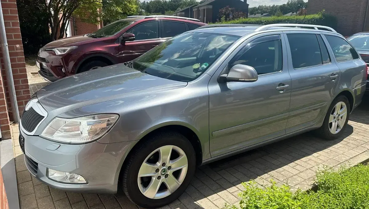Gebraucht Skoda Octavia 105 PS (77 kW) 2012 Grau Kombi