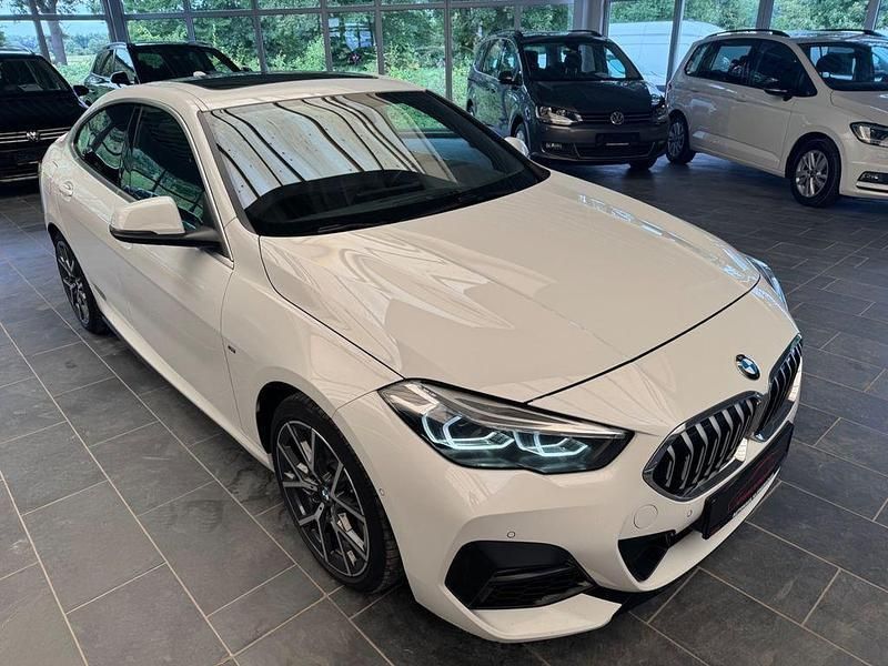 Weiß Gebraucht 2022 BMW 220 M Sport Coupé | 23.500 € - Bild 1/4