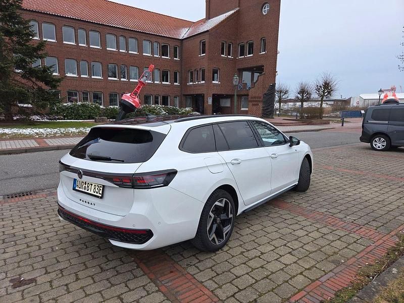 Gebraucht VW Passat R-line 272 PS (200 kW) 2025 Weiß Kombi