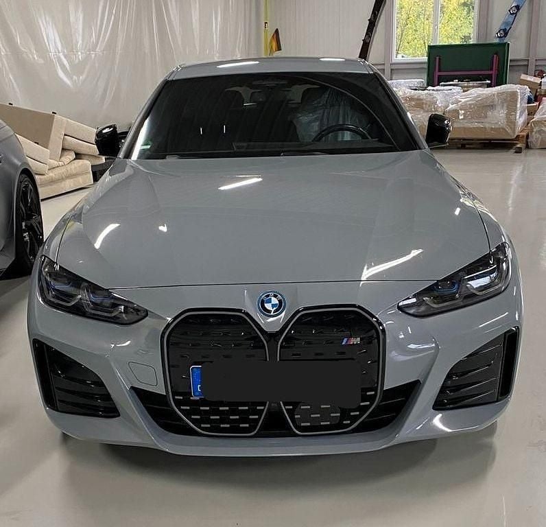 Grau Gebraucht 2024 BMW i4 Limousine | 39.999 € - Bild 1/4