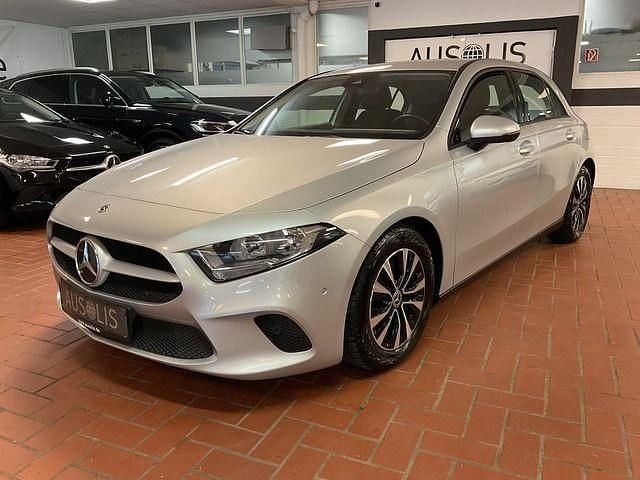 Gebraucht Mercedes A180 Business 136 PS (100 kW) 2021 Iridiumsilber metallic Limousine