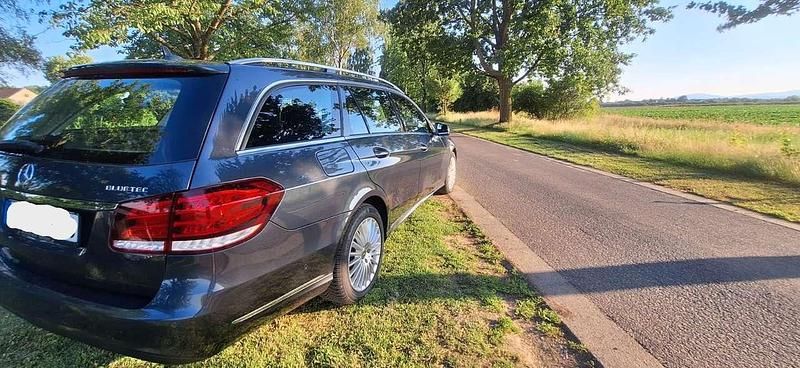 Gebraucht Mercedes E220 Avantgarde 170 PS (125 kW) 2014 Grau Kombi