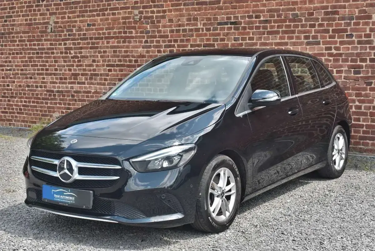 Gebraucht Mercedes B180 136 PS (100 kW) 2019 Schwarz Kleinwagen