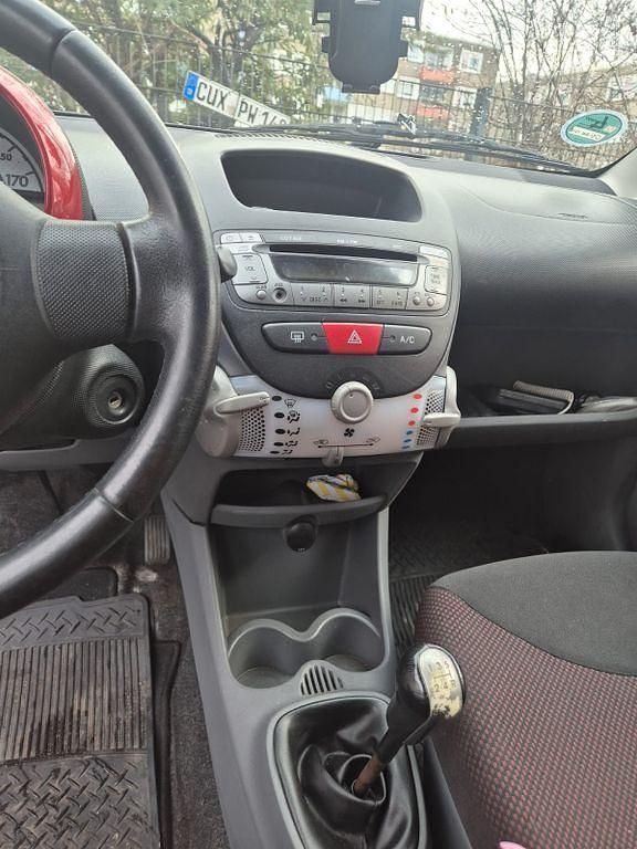 Gebraucht Toyota Aygo 68 PS (50 kW) 2005 Rot Kleinwagen