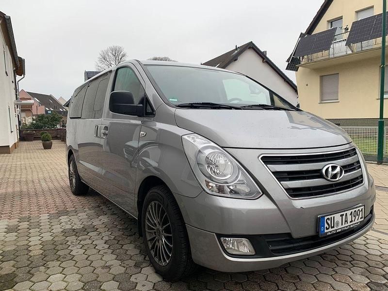 Gebraucht Hyundai H-1 170 PS (125 kW) 2017 Grau Van / Kleinbus