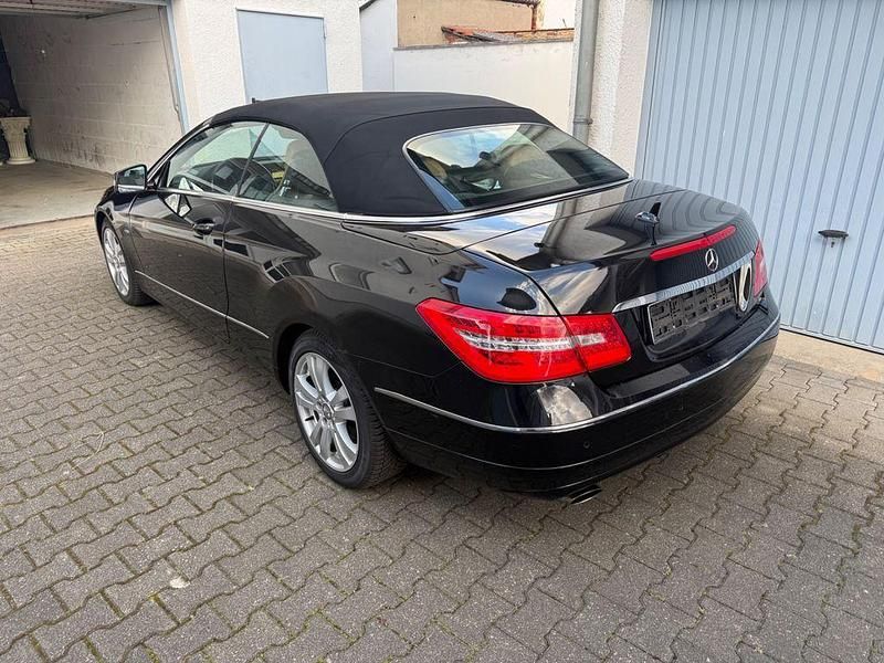 Gebraucht Mercedes E200 Avantgarde 184 PS (135 kW) 2011 Schwarz Cabrio