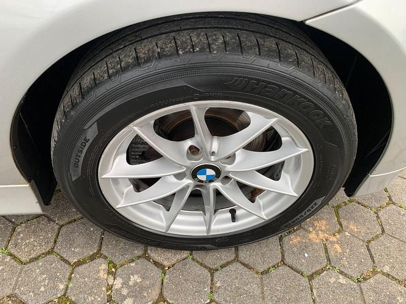 Gebraucht BMW 318 Advantage 129 PS (94 kW) 2007 Silber Kombi
