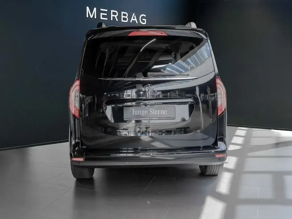 Gebraucht Mercedes T180 Progressive 116 PS (85 kW) 2023 Schwarz Van / Kleinbus