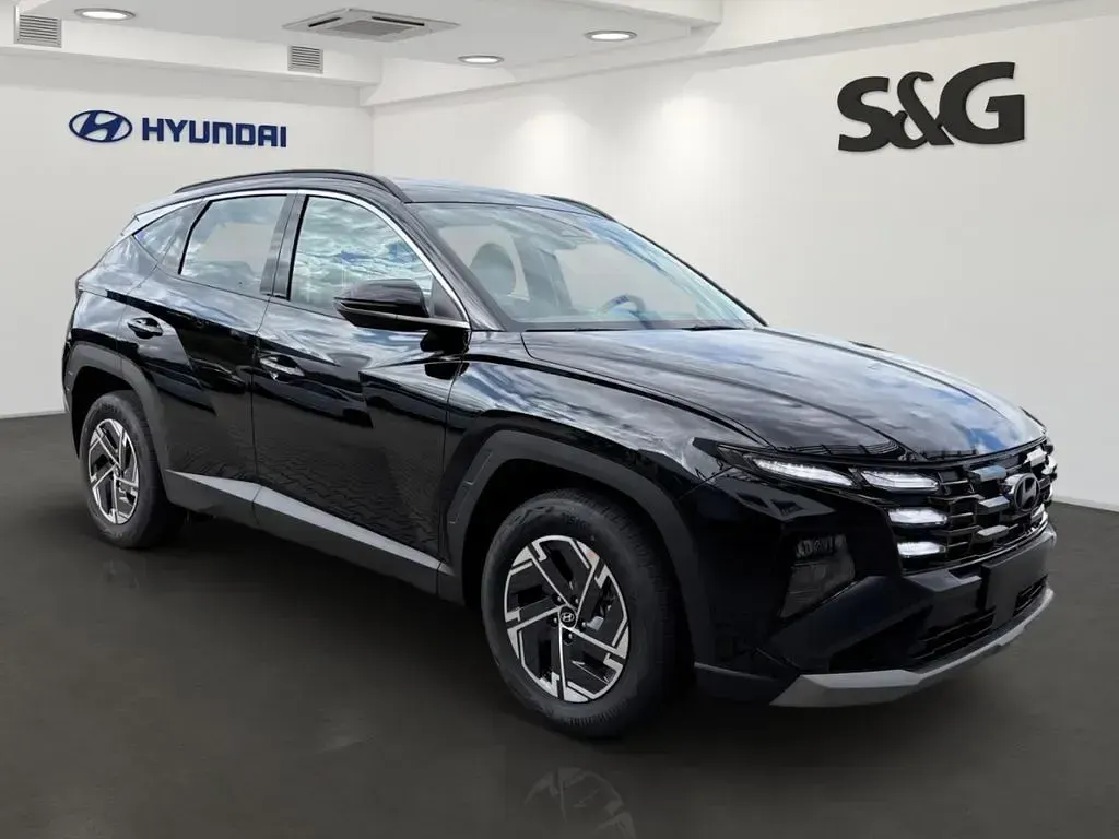 Neu Hyundai Tucson Select 150 PS (110 kW) 2026 Met (schwarz SUV