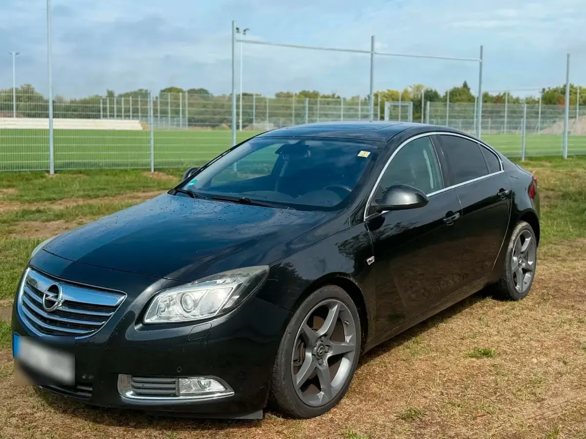 Gebraucht Opel Insignia 160 PS (117 kW) 2010 Schwarz Limousine