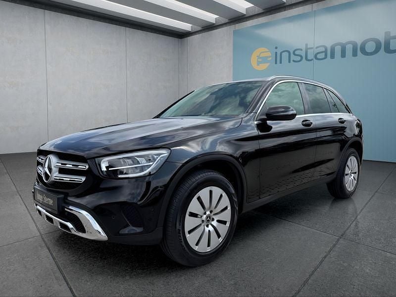 Schwarz Gebraucht 2021 Mercedes GLC300e SUV | 38.899 € (Fairer Preis) - Bild 1/4
