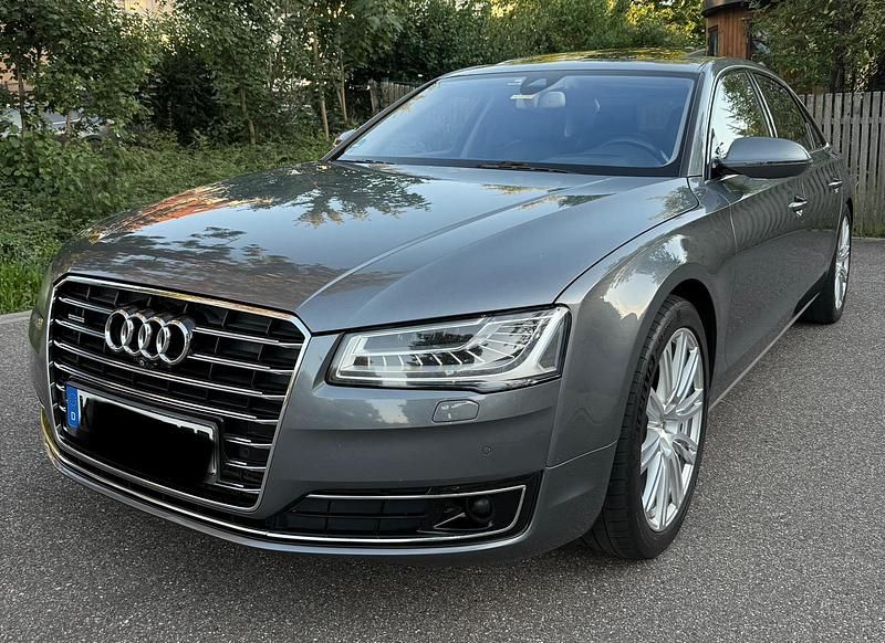 Grau Gebraucht 2017 Audi A8L Limousine | 23.799 € (Fairer Preis) - Bild 1/4