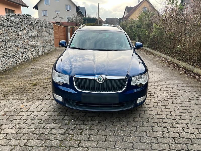 Gebraucht Skoda Superb 105 PS (77 kW) 2011 Blau Kombi