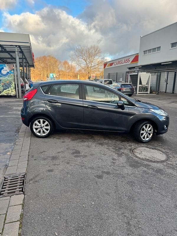Gebraucht Ford Fiesta 82 PS (60 kW) 2010 Blau Kleinwagen