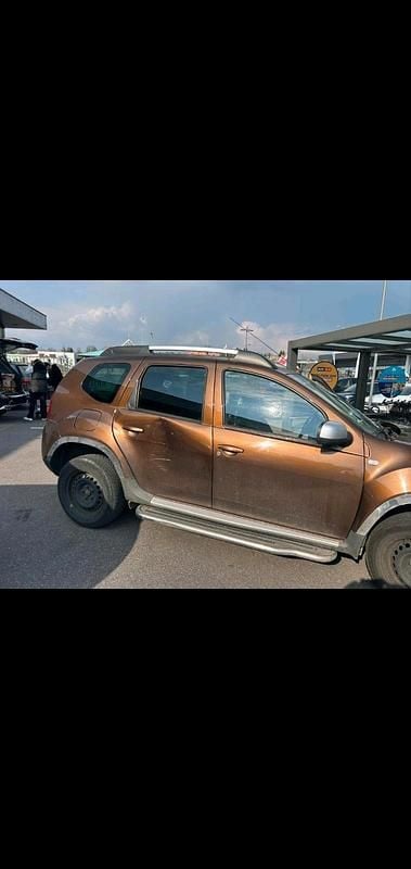 Second-hand Dacia Duster 105 CP (77 kW) 2011 Maro SUV